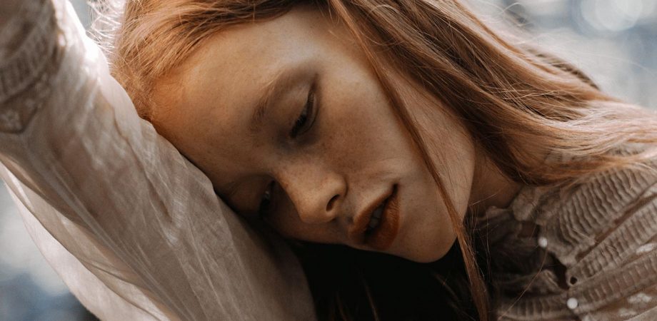 Danny Roberts Photoshoot with model Julia Hafstrom portrait red hair model beauty