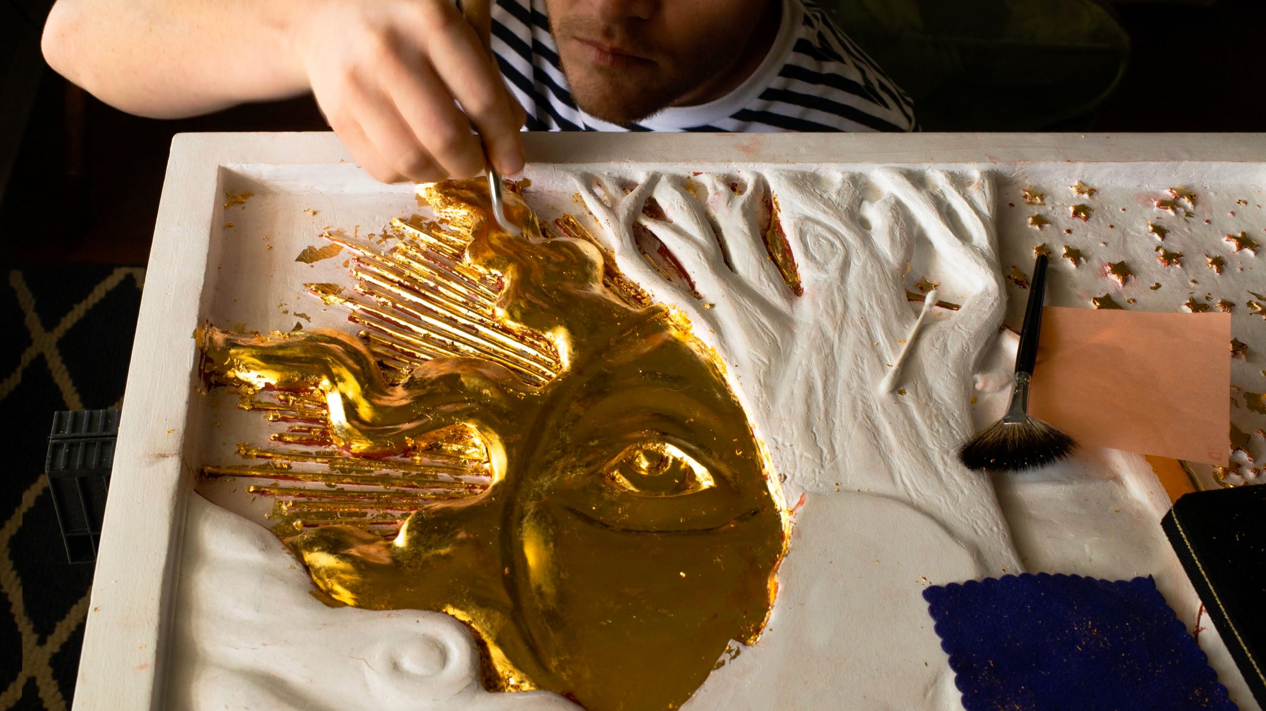 thumbnail for Danny Roberts water gilding gold leaf video